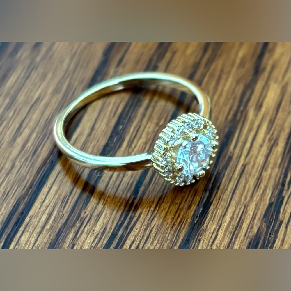 Elegant Gold Halo Ring